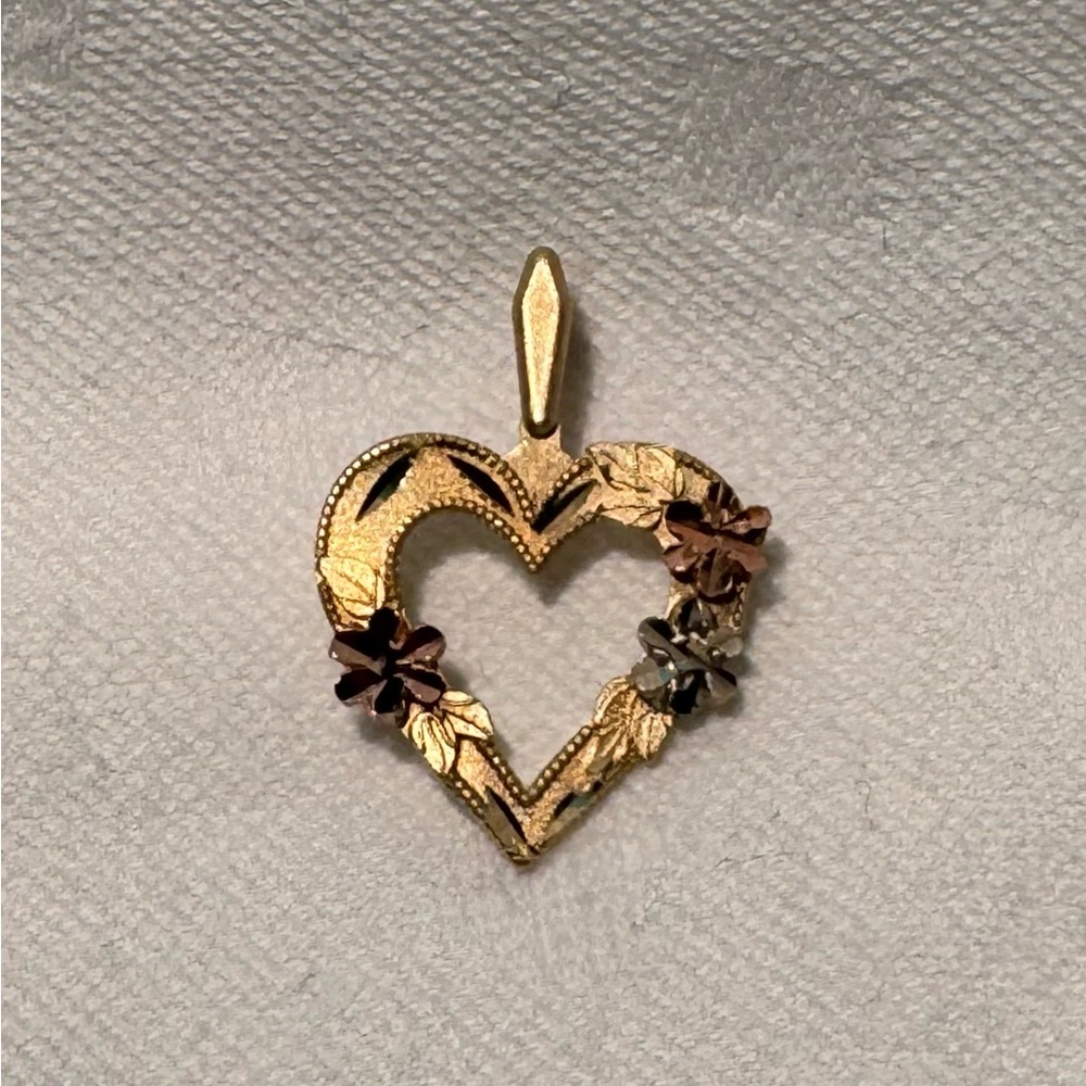 14k Gold Heart Pendant / Charm with Floral Accents